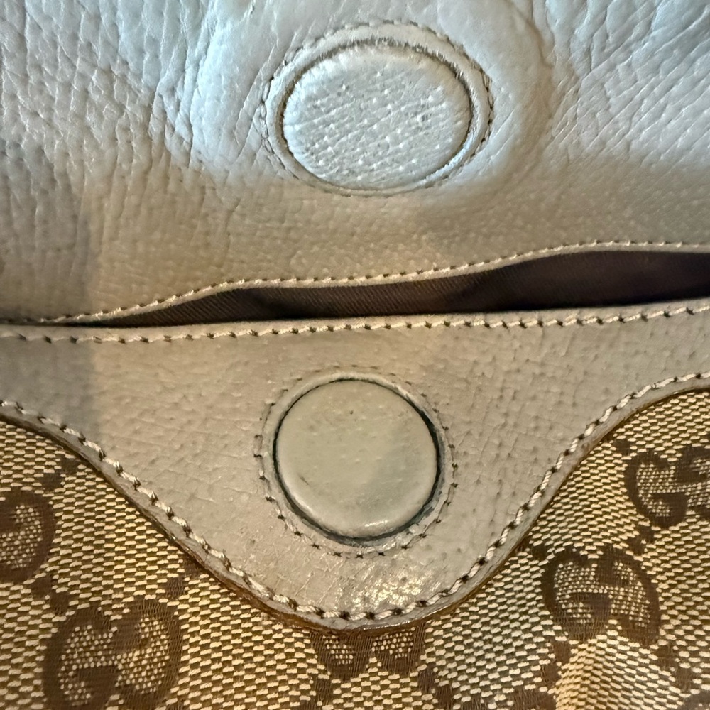 Gucci GG Canvas Bree Leather Line Crossbody Bag in light gray - Picture 6 of 14